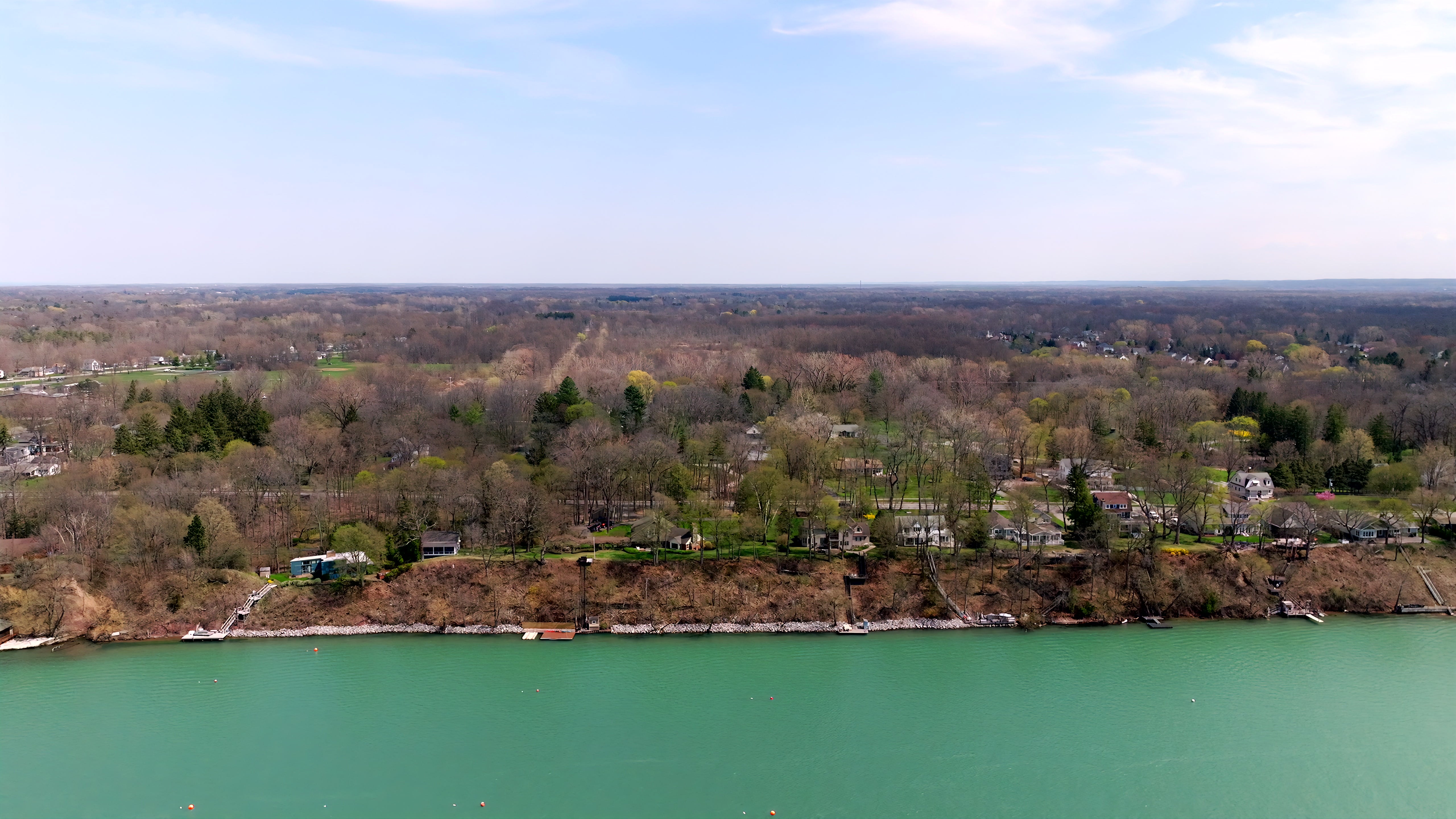Lakeside Residential Neighborhood with Turquoise Water - Aerial Pan in Toronto — 4K stock footage