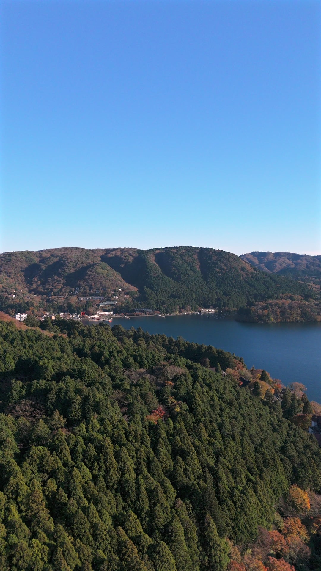 Lake Ashi and Hakone Mountains in Autumn - Aerial in Japan — 4K stock footage