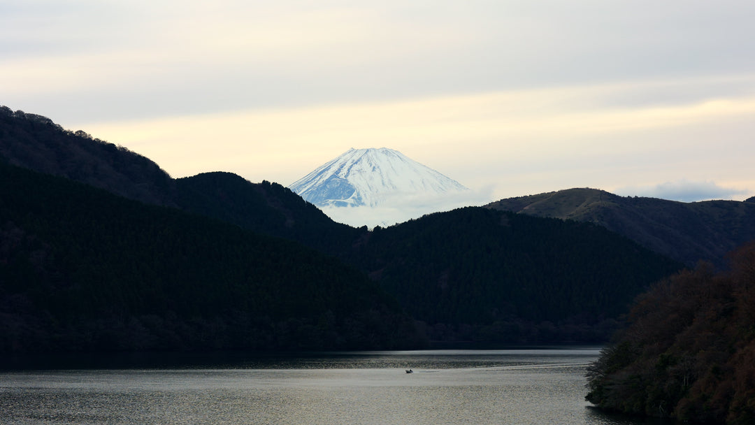 Mount Fuji View from Lake Ashi at Dusk with Sightseeing Boat in Japan — 4K stock footage